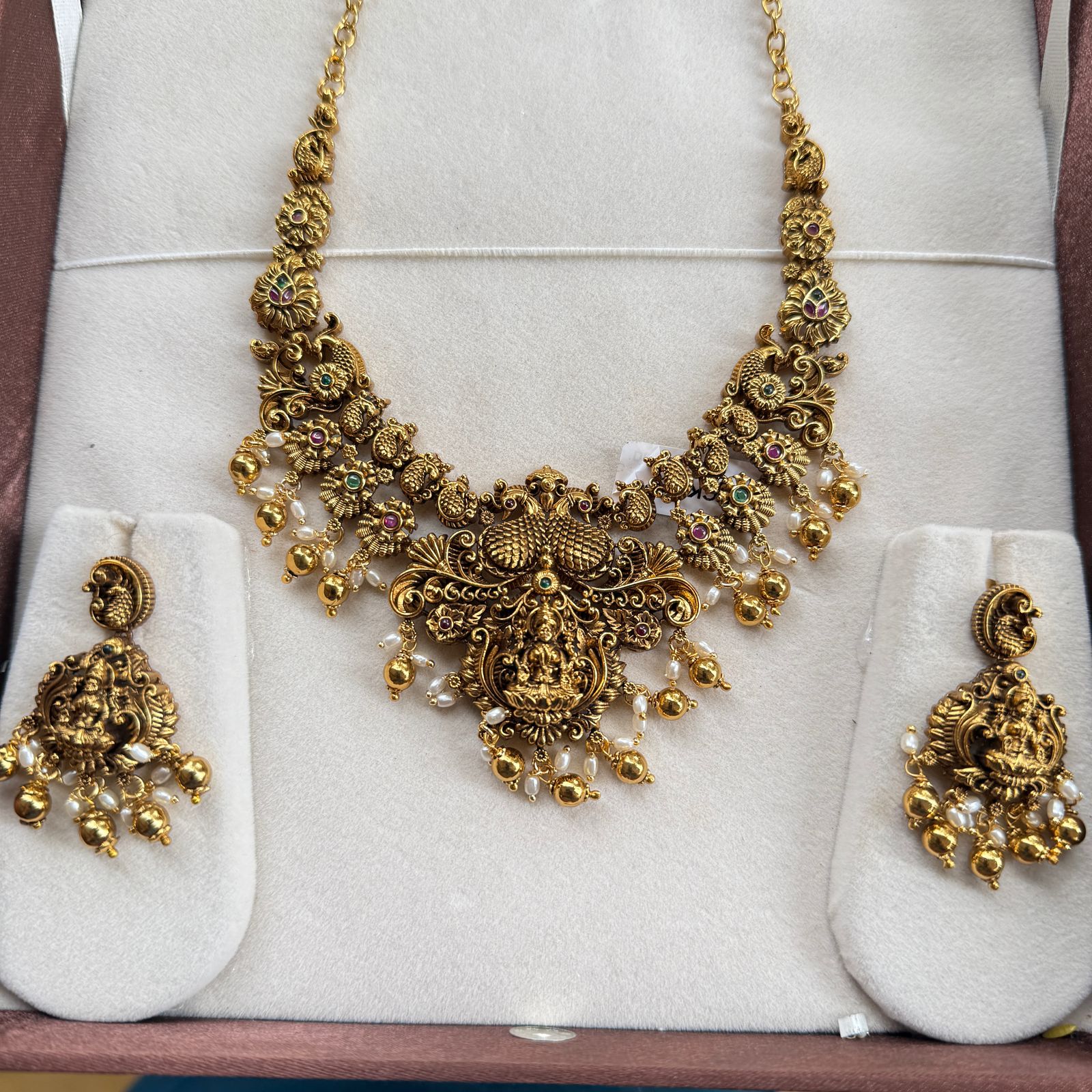 Leaf Design Neckpiece