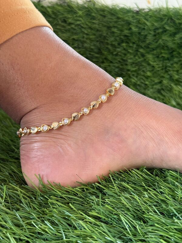 white pearl heart design anklet