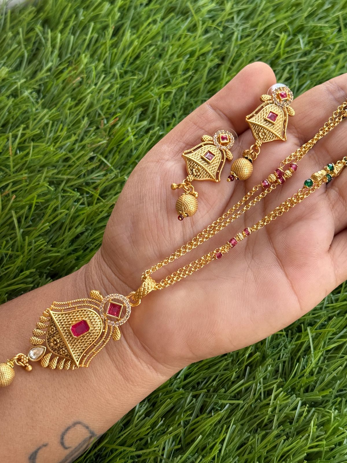 kopuram design pendant set