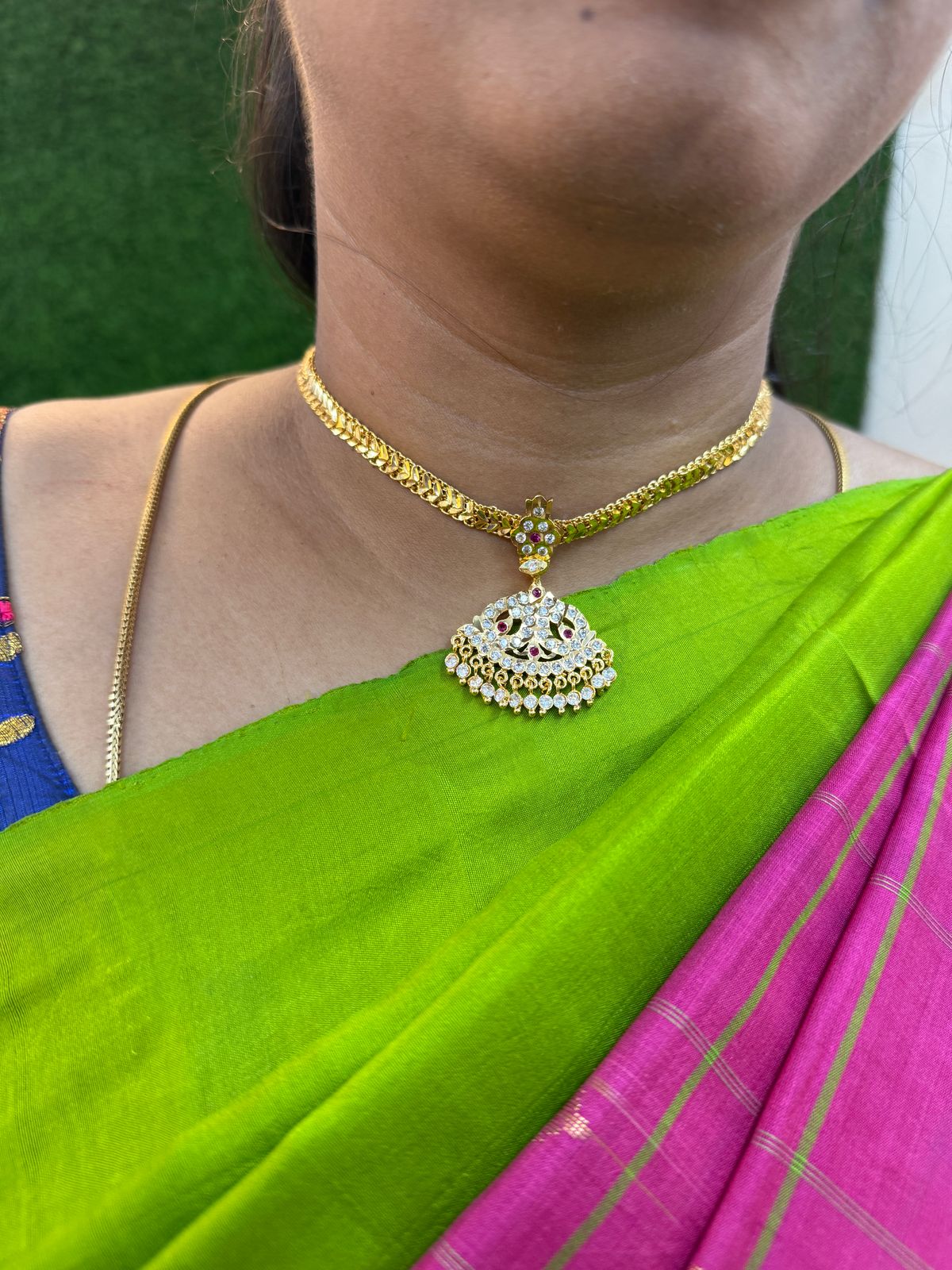 gold type attigai design neck piece