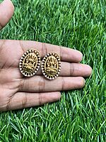 Traditional peacock Pearl Stud