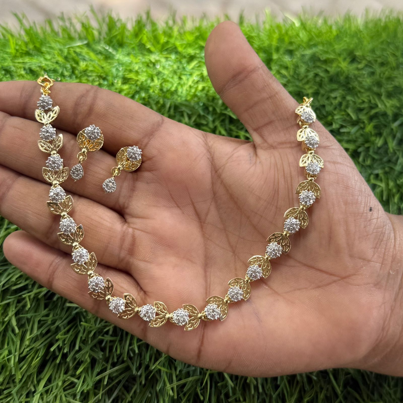 Beautiful leaf flower diamond  Neckpiece