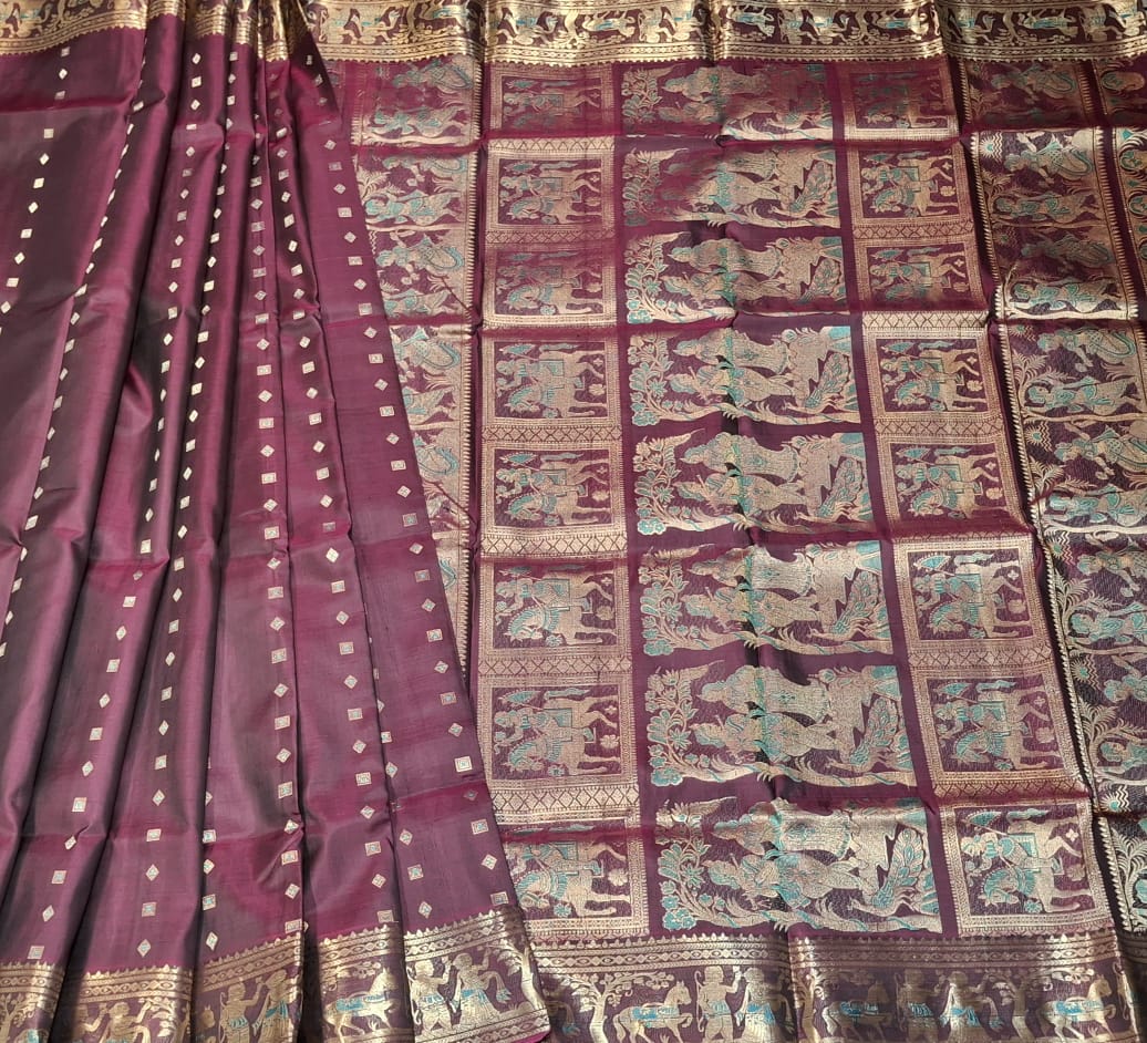 Figure motif 2000 buta Swarnachari in dark wine color