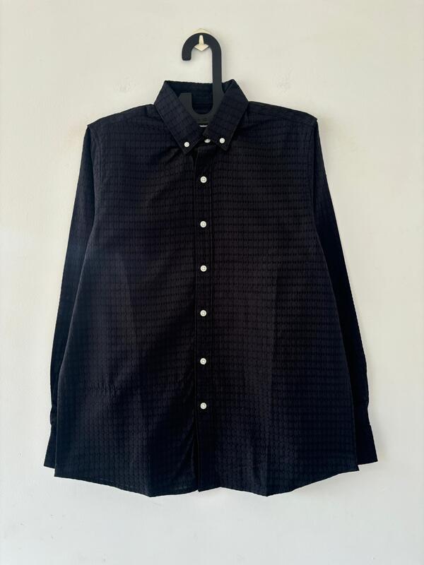 Black textured shirt