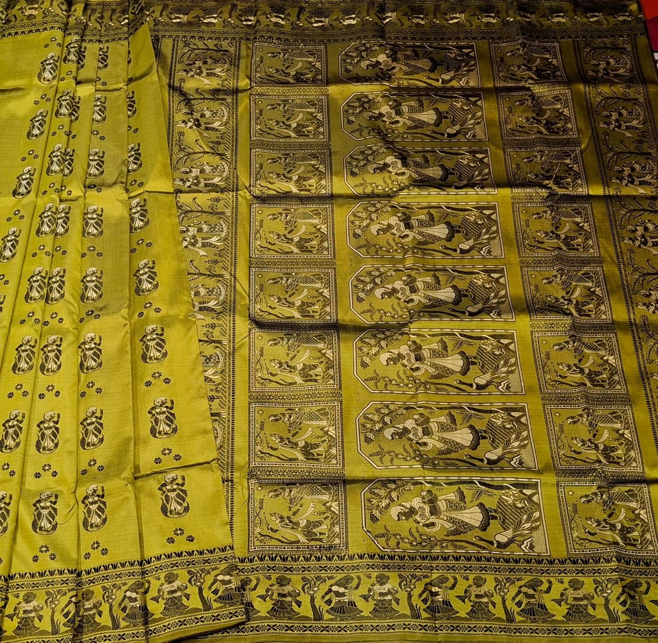 Figure motif Baluchari Color Olive Green