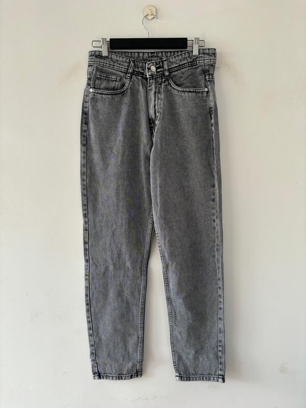 Stone grey faded Momfit jean
