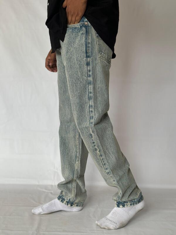 Sandy blue fade Momfit jean