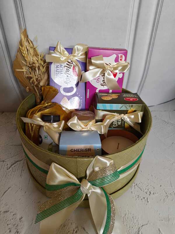 Elegant Corporate Edible Green Gift Hamper with healthy snacks for employee gifting in India