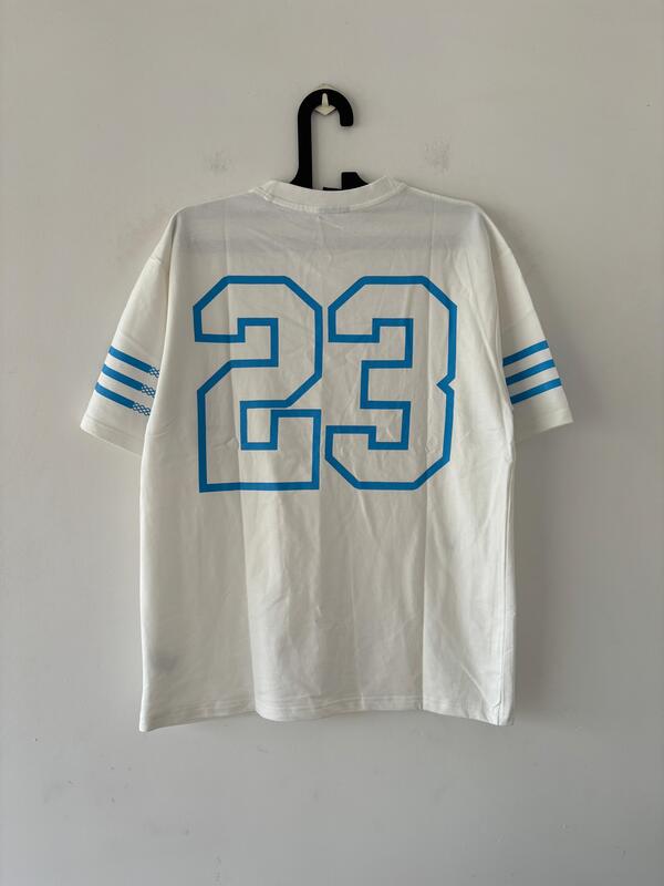 23 White oversized tee