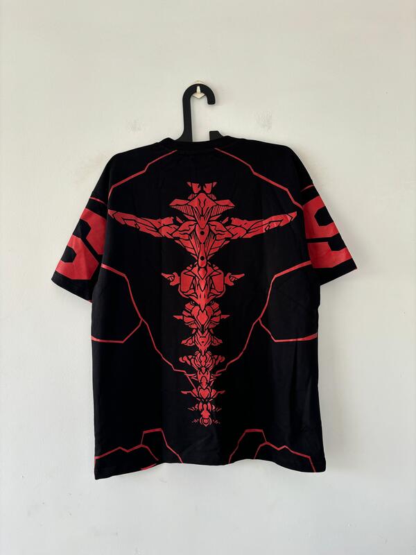 Black spine oversized tee