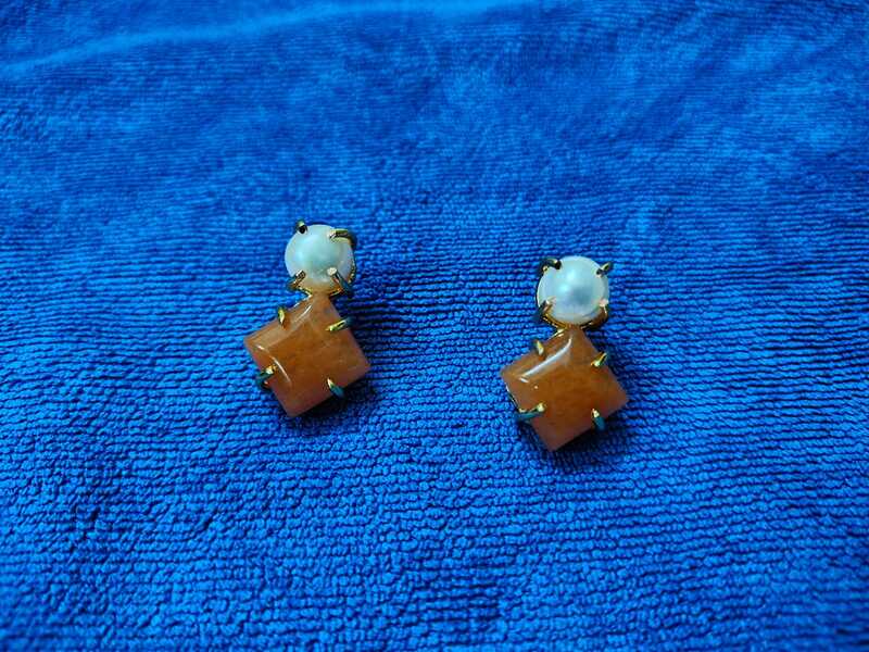 Earring White Pearl Brown Stud