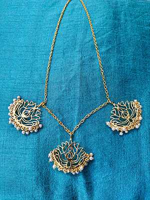 Necklace White Pearl