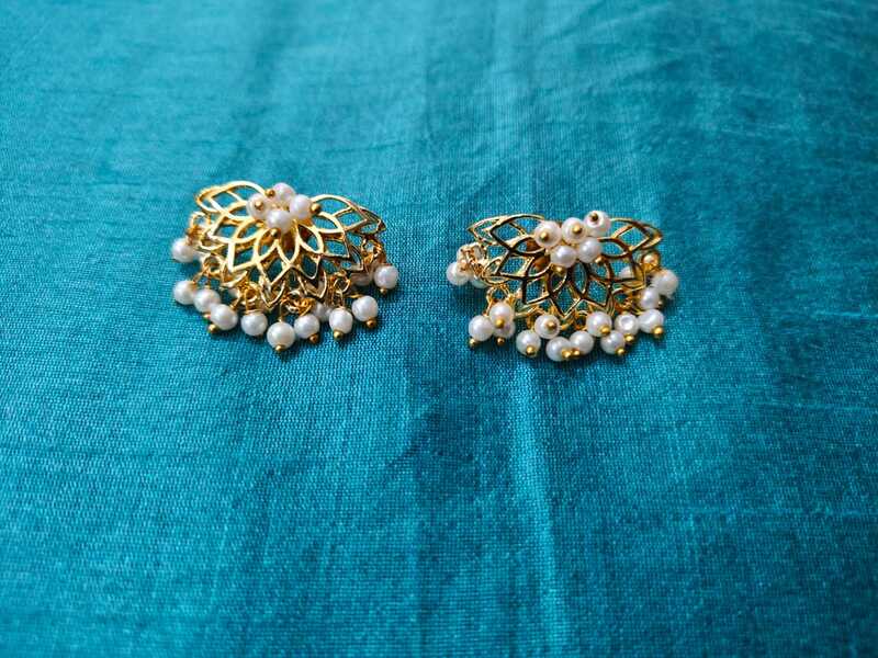 Earring White Pearl 1