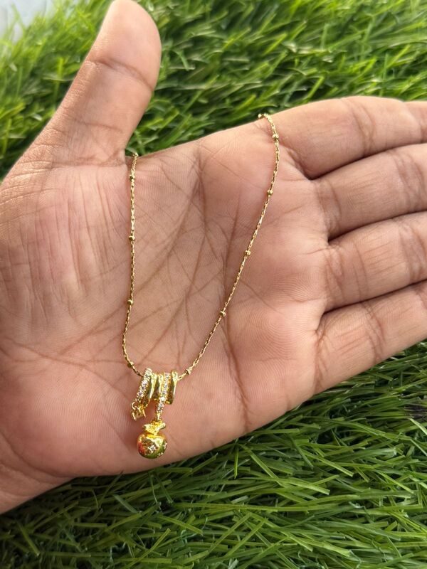 Circle Feather Pendent Set