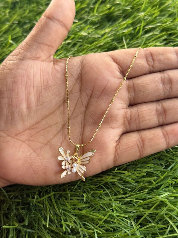 Leaf design Kemp Stone Pendant