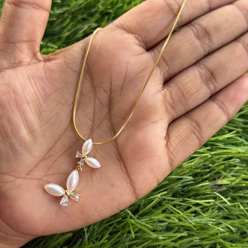 Flower design pendant set