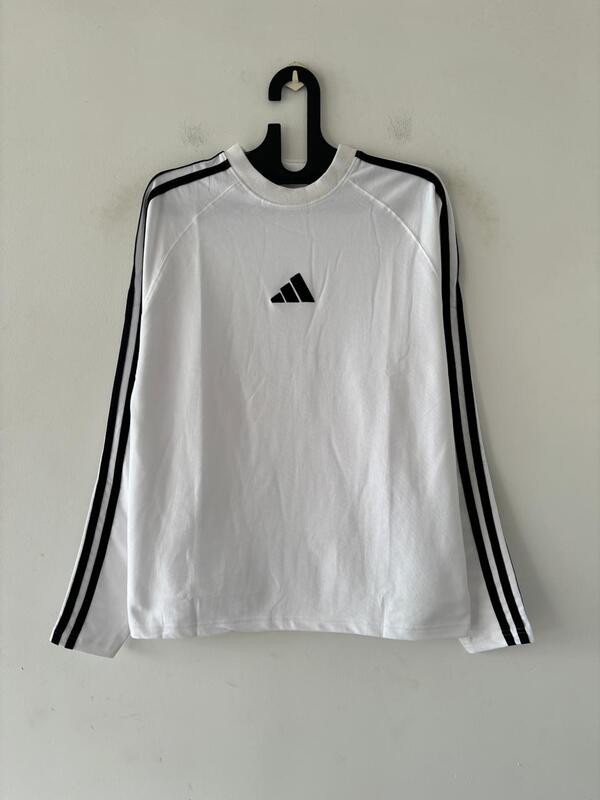 Arctic white crew tee