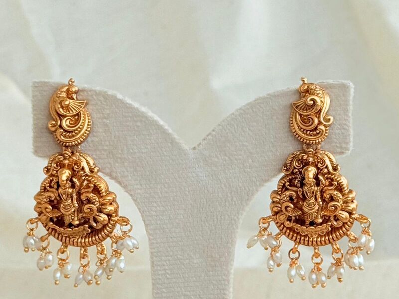 Temple design necklace with earing