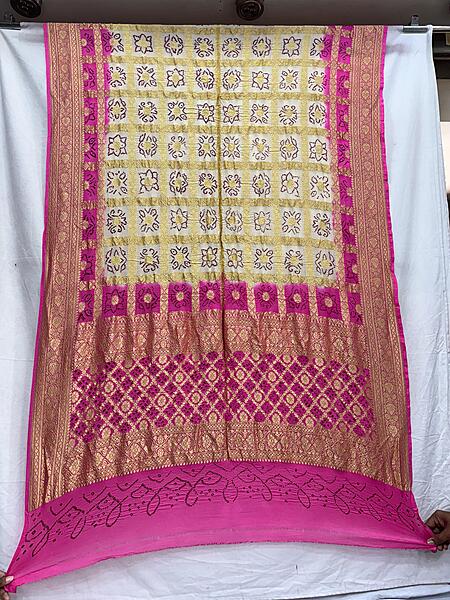 Kala Sanskruti White & Lotus Color Banarasi Georgette Bandhani Dupatta – 2.5 M – Elegant Traditional Wear Unique Dupatta for Women