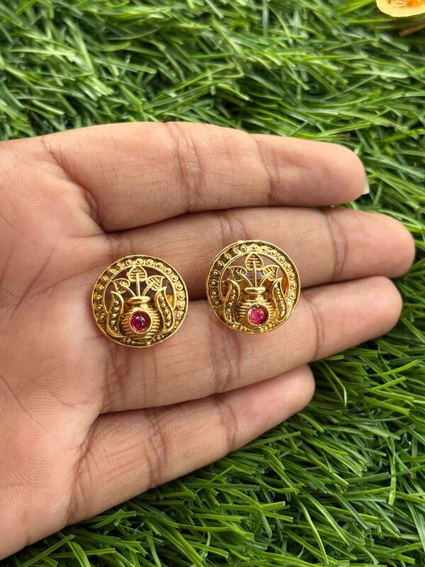 Round shape leaf trendy stud