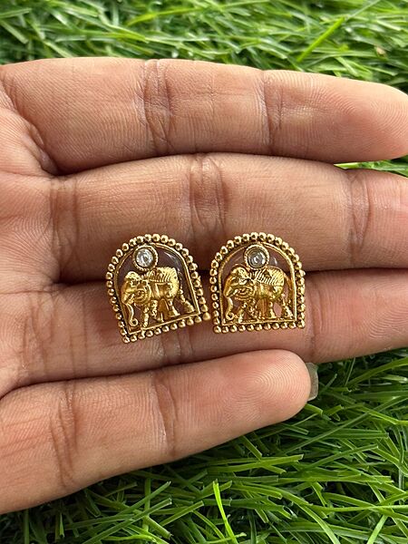Small elephant trendy  Stud