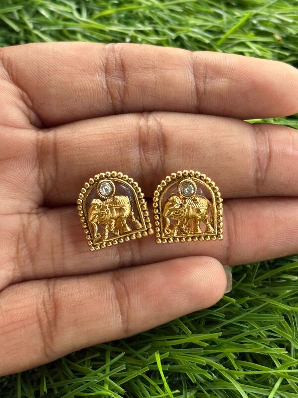 Small elephant trendy  Stud
