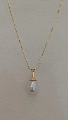 Gold Teardrop Baroque Pearl Necklace Gold Teardrop Baroque Pearl Necklace