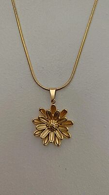 Gold Daisy Flower Pendant Necklace