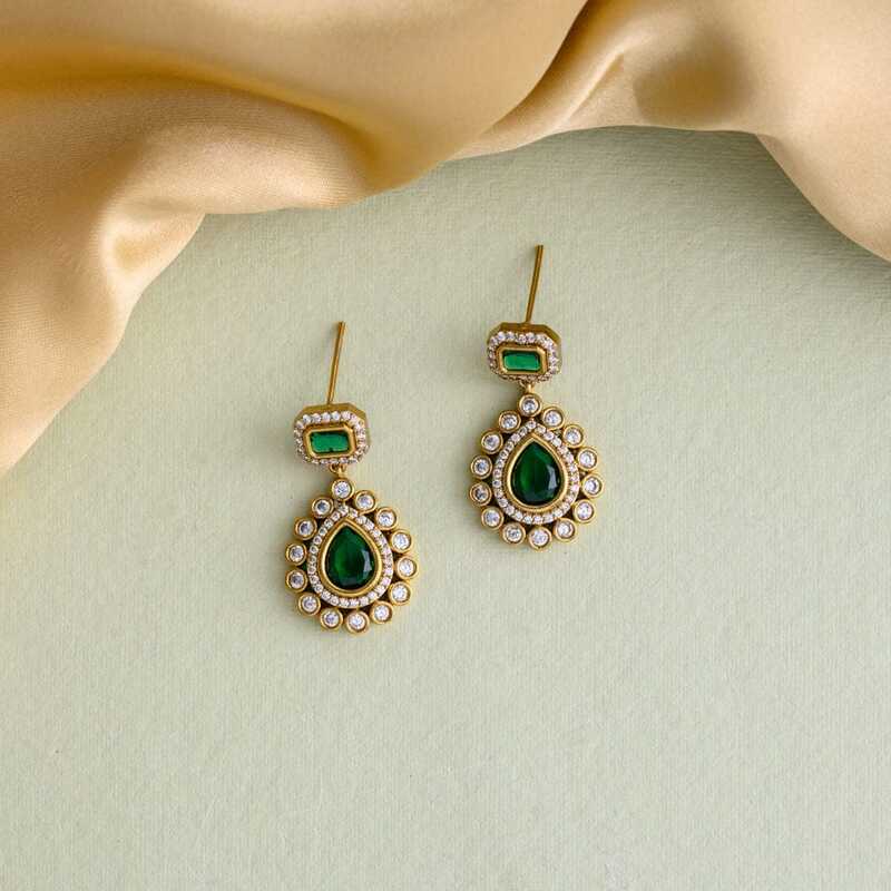 Elegant Green Stone Necklace Set with Crystal Pendant.