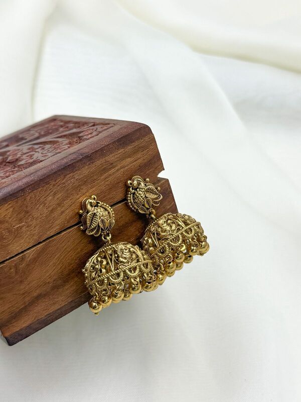 Solitary  trendy earing