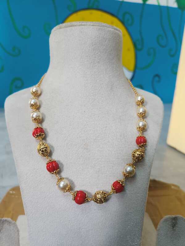 PAVALAM WITH SANDAL BEADS CHAIN