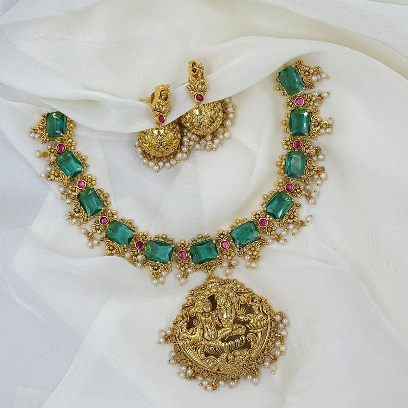 Unique stone fancy gold finished neckpiece