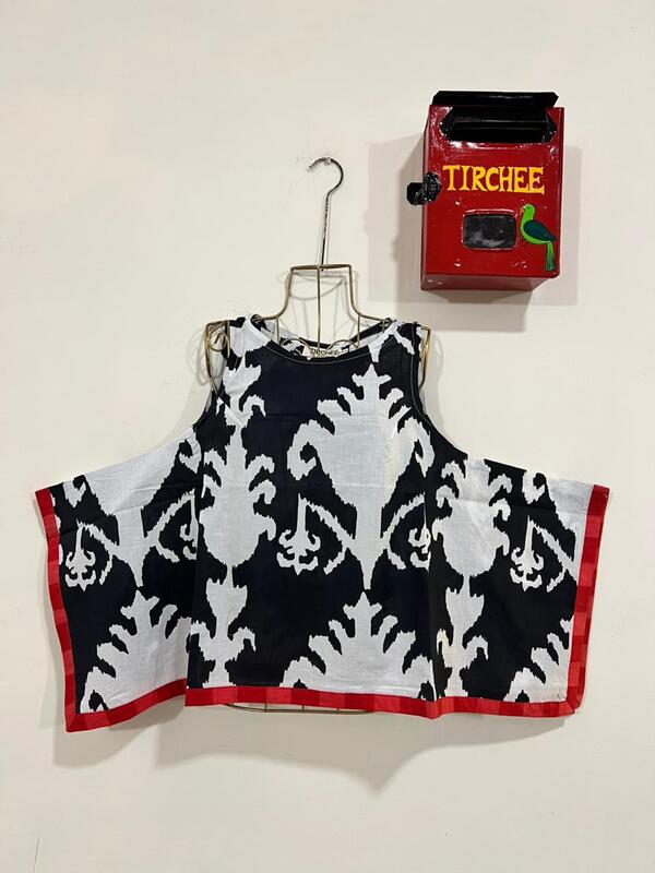 Reva's winged top - black & white Ikkhat
