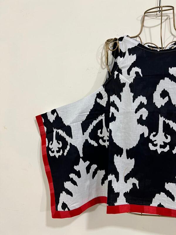 Reva's winged top - black & white Ikkhat