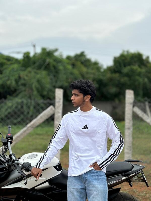 Arctic white crew tee