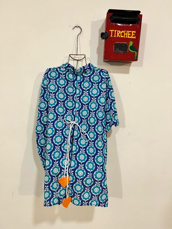 Ishq's Small Anti-fit with Back Open & Tie - White and Blue Flowers