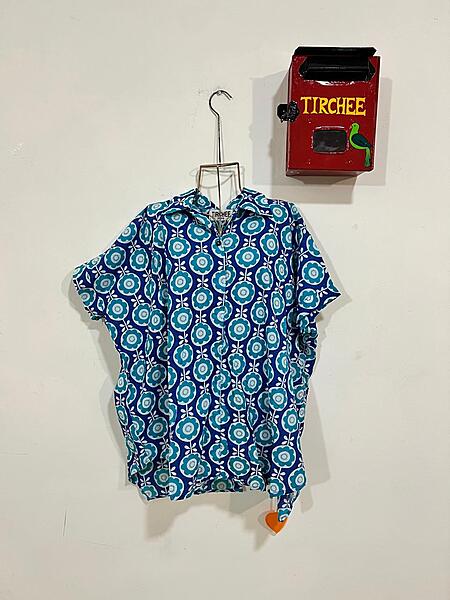 Ishq's Small Anti-fit with Back Open & Tie - White and Blue Flowers