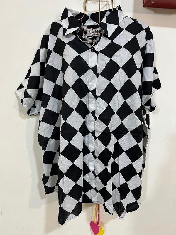 Ishq's Small Anti-fit with Back Open & Tie - Black & White Check Board