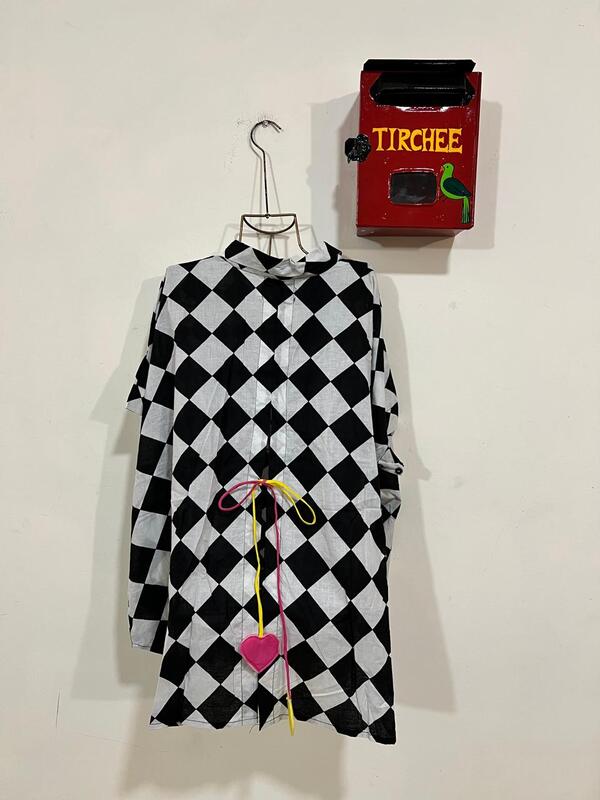 Ishq's Small Anti-fit with Back Open & Tie - Black & White Check Board