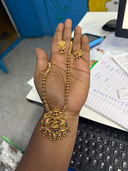 Simple pretty neak  temple piece