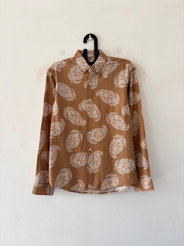 Saddle tan paisley printed shirt