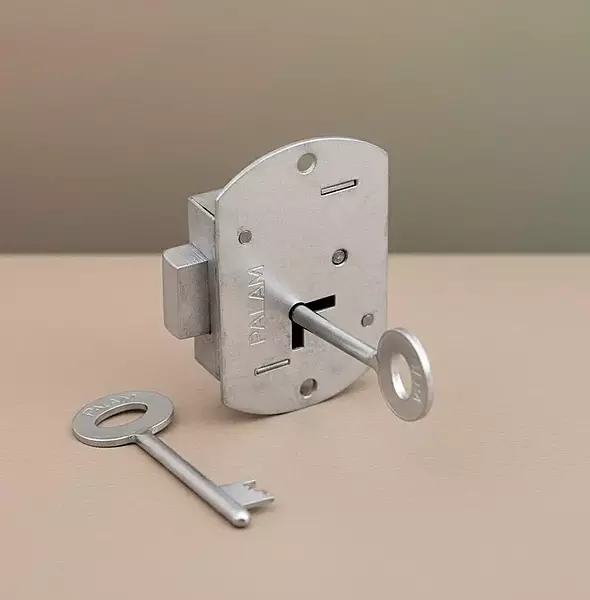 (5505) Palam Bhatia Lock Iron 6L Heavy 2K