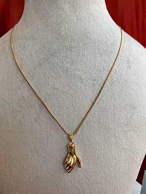 Romantic Magnetic "Holding Hands" Couple's Necklace Romantic Magnetic "Holding Hands" Couple's Necklace