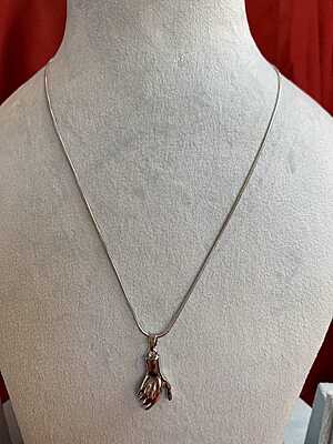 Romantic Magnetic "Holding Hands" Couple's Necklace Romantic Magnetic "Holding Hands" Couple's Necklace