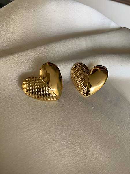 Dual-Texture Gilded Hearts