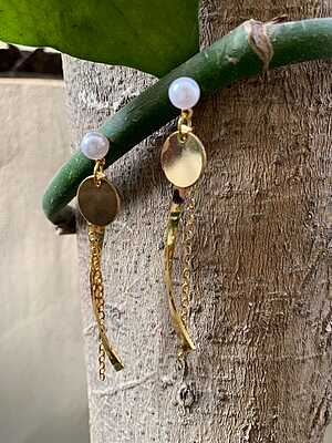 Pearl & Polished Gold Linear Drop Earrings