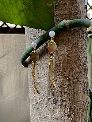 Pearl & Polished Gold Linear Drop Earrings