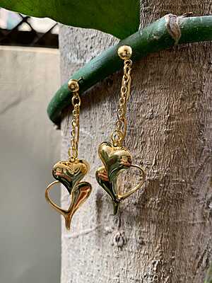 Golden Echo Cascading Heart Drop Earrings Golden Echo Cascading Heart Drop Earrings