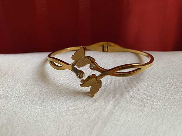 The Fluttering Elegance Bangle