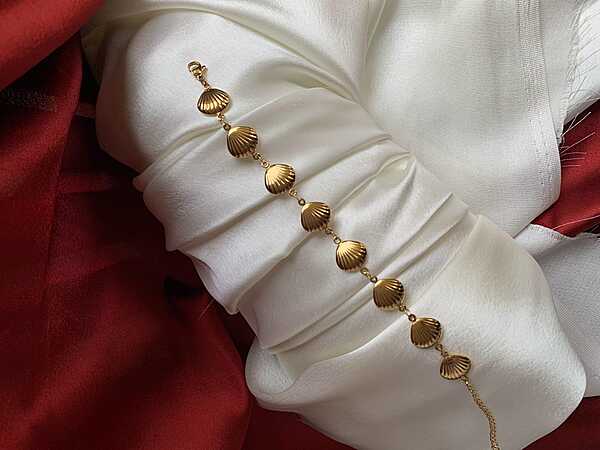 Golden Scallop Shell Link Bracelet Golden Scallop Shell Link Bracelet